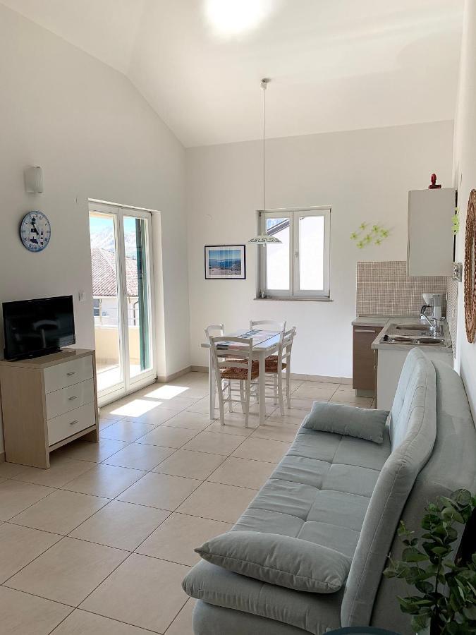 Apartments Happy Stay Center Baska Zewnętrze zdjęcie